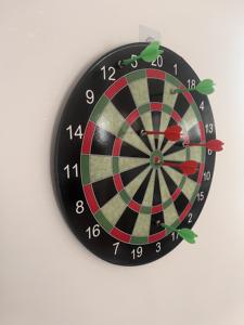 لوحة رمي السهام المغناطيسية الرائعة مقاس 15 بوصة مع 6 سهام (3 قطع + 3 قطع إضافية مجانية) - Product Image 3