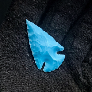 Pointe de flèche en turquoise naturelle polie de 2 pouces, pierre précieuse, cristal, vente en gros pour la fabrication de bijoux, la décoration et les collectionneurs - Product Image 1