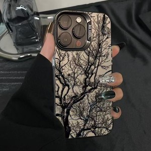 <span class=keywords><strong>Funda</strong></span> de teléfono con diseño de ramas de árbol negro estilo OEM de fábrica para 17 16 15 14 13 12 11 Pro XR XS 8 7 Plus <span class=keywords><strong>SE</strong></span> 2, cubierta trasera mate anticaída. - Product Image 1