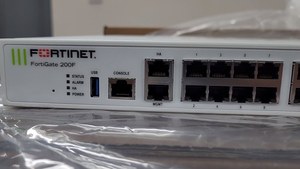 В наличии Лучшая Скидка <span class=keywords><strong>Fortinet</strong></span> Лицензия + оборудование FG-200F-BDL-809-12 FG-200F FC-10-F200F-950-02-12 - Product Image 2