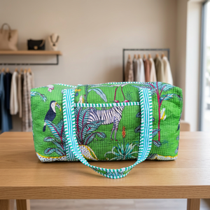 Bolsa de Viaje Tipo Weekender con Estampado Tropical, Gran Capacidad, Bolsas de Viaje Acolchadas de Tela Verde con Cierre de Cremallera - Product Image 1