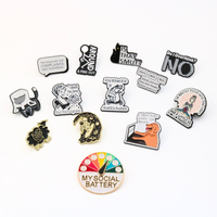 Épingles de revers en émail personnalisées, badges en métal à design personnalisé, machine à fabriquer des badges en émail avec impression UV, pour dessins animés et logos, machine à fabriquer des épingles en émail mignonnes sur le thème de l'anime