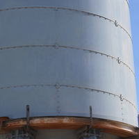 Silo en acier boulonné robuste de 2000 tonnes pour le stockage de ciment et de cendres, silo industriel de grande capacité de 12500 mm de diamètre avec 8 pieds de support stables