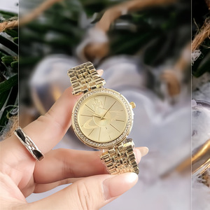 Người Đàn Ông Sang Trọng Của Biểu Tượng Tùy Chỉnh Cổ Tay Đồng Hồ Ban Đầu Phong Trào Tinh Thể Hợp Kim Trường Hợp Silicone Handmade Cho Phụ Nữ Của Đảng Quyến Rũ Quà Tặng - Product Image 2