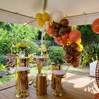 Table de mariage de luxe dorée, table à gâteau ronde en métal, socle en verre miroir pour événements de mariage