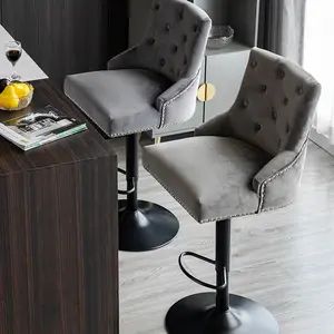 Fabrika Modern lüks püsküllü çivilenmiş kadife döner Metal yüksek sandalye Bar taburesi için geri dinlenme ile Bar masası