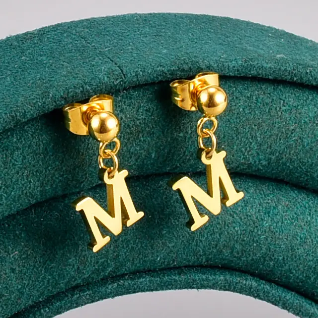 Boucles d'oreilles pendantes en acier inoxydable poli avec lettre M pour femmes et hommes