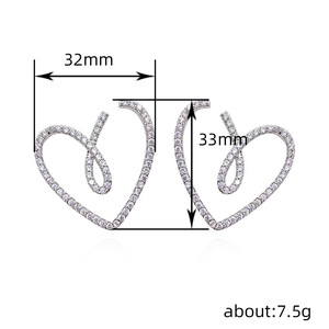 Orecchini a Perno con Design a Cuore Traforato, Eleganti Orecchini da Donna alla Moda, Regalo Romantico, Gioielli - Product Image 3