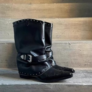 <span class=keywords><strong>Bottes</strong></span> courtes style punk en <span class=keywords><strong>cuir</strong></span> noir vente en gros automne hiver rivet avec <span class=keywords><strong>bottes</strong></span> pour pantalons bottines pour femmes à talons épais et bout pointu - Product Image 6