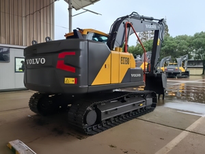 Excavatrice hydraulique Volvo EC130 de 13 tonnes avec godet de terrassement, équipement de construction d'occasion - Product Image 1