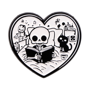 Broche de esmalte duro personalizado con diseño de esqueleto, estilo punk alternativo, con la frase 'Be Gay Do Crime', insignia para mochila, regalo de cumpleaños, hecho de aleación - Product Image 3