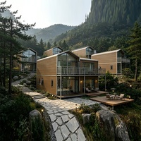 Villa préfabriquée moderne, maison modulaire portable, structure en acier avec balcon et portes en verre