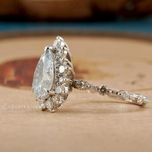 Anillos de diamantes de joyería fina creados con precisión y atención al detalle, destacando diseños únicos y diamantes de calidad superior. - Product Image 3