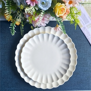 Vajilla Blanca con Diseño Nórdico en Relieve y Borde Floral para Bodas, Hogar, Restaurantes y Fiestas, Venta al Por Mayor - Product Image 2