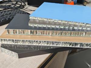 แผงประกอบรังผึ้งอลูมิเนียมทนทานทนไฟกันน้ำความหนาและพื้นผิวที่กำหนดเอง - Product Image 2