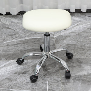 Silla de Barbero Blanca Ajustable, Silla de Estilismo para Salón, Silla de Asistente de Pedicura con Ruedas para Estudio de Belleza - Product Image 6