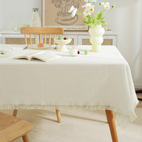 Nappe rectangulaire moderne personnalisée de haute qualité, style gaufré, imprimée, tricotée, lavable, en polyester, avec pompons, marque Bindi Home