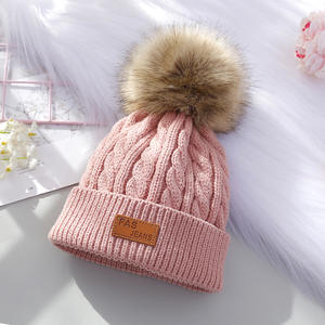 Bonnets d'hiver tricotés personnalisés pour enfants bébés Élégant acrylique <span class=keywords><strong>fausse</strong></span> <span class=keywords><strong>fourrure</strong></span> Pom Pom voyage Caractéristique commune appropriée du tissu - Product Image 4