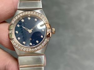 Relojes Mecánicos Vintage Elegantes de Diseñador, de Moda y Gran Venta, para Mujer, con Esfera Azul y Bisel de Diamantes - Product Image 1