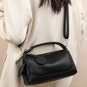 Nouveau Sac Boston Classique pour Filles 2026 en Cuir Souple, Petite Capacité, Porté Épaule ou Main, avec Chaînes Réglables - Product Image 4