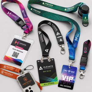 Porta Tarjetas de Identificación de Alta Calidad, Personalizado con su Marca, Impresión Digital en Poliéster, Duradero, Lavable, con Gancho de Seguridad y Correa para el Cuello - Product Image 1