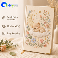 Carnet relié rigide personnalisé avec logo brodé, impression couleur, broderie florale pour journal étudiant