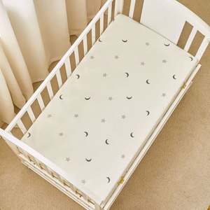 Draps de lit pour bébé en coton teint en fil, hypoallergéniques, 100x120 cm, technique de tricot anti-boulochage et durable pour les nouveau-nés et les tout-petits - Product Image 1