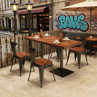 Table et chaises de salle à manger carrées modernes en bois massif avec structure en fer forgé et métal pour cafés, pubs et cantines