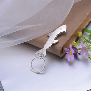 Décapsuleur de bouteille de <span class=keywords><strong>vin</strong></span> en alliage de zinc KCH Multi Sharp, forme de requin moderne, porte-clés personnalisé, cadeau promotionnel mignon - Product Image 1