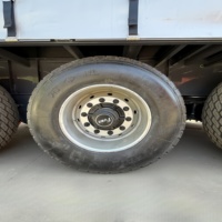 Promotion : Semi-remorque porte-conteneurs 4 essieux 40 pieds avec compartiment de chargement fermé pour un transport efficace