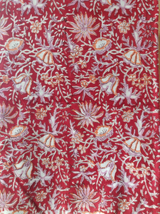 Tela de Algodón Estampada a Mano con Diseño Floral Rojo |   Textiles Artesanales Indios para Confección de Ropa, Costura, Acolchado y Prendas Étnicas - Product Image 1