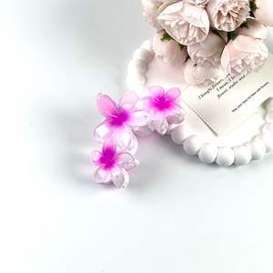 Venta al por Mayor de Pinzas de Pelo Grandes con 3 Flores de Color Degradado Hawaiano, Pinza de Pelo Grande con Plumeria para Mujeres - Product Image 6