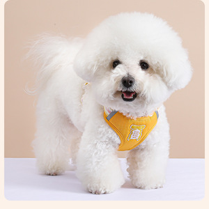 Harnais rembourré rayé jaune mignon pour chien avec boucle réglable et nœud papillon, gilet pour petits chiens et chats - Product Image 4