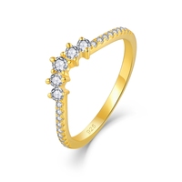 Vente en gros de bagues fines plaquées or 18 carats en argent sterling 925 avec zircone cubique, bande incurvée en forme de V, fournisseur de bijoux