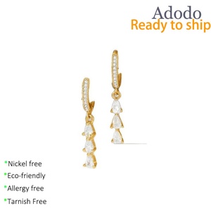 Pendientes de borla impermeables de cobre con baño de oro de 14k, con circonita cúbica de corte pera y engaste de garra, de estilo sencillo y moderno, para mujer - Product Image 1