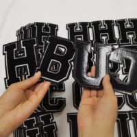 Grande taille HBCU noir Chenille patchs fer sur serviette patchs coudre sur Alphabet feutre Chenille Appliques pour vêtement