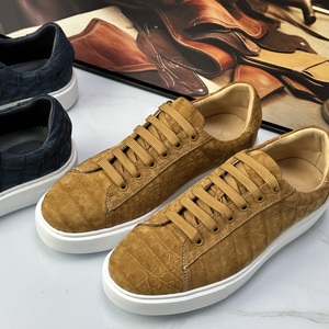 Sneakers en daim de crocodile bleu marine faites à la main – Chaussures décontractées à lacets pour hommes, semelle épaisse, pour un usage quotidien élégant - Product Image 3