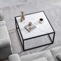 Table basse carrée contemporaine en bois pour petits espaces avec hauteur réglable, style industriel simple