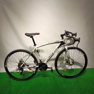 <span class=keywords><strong>Livraison</strong></span> rapide Chinois Usine Bonne Qualité 700c <span class=keywords><strong>Course</strong></span> 21 Vitesse <span class=keywords><strong>Pas</strong></span> <span class=keywords><strong>Cher</strong></span> Peut Oem Personnalisé Disque De Frein Hommes de Vélo Vélo De Route - Product Image 2