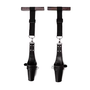 Prix de gros d'usine Bondage menottes de Suspension en cuir PU avec anneaux en D en métal pour les produits de sexe de contraintes de cintre adultes - Product Image 1