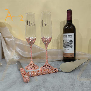 Verre à champagne en diamant à bordure en or rose de luxe avec logo personnalisé Verres à vin en diamant en or rose Ensemble de couteaux à gâteau et de pelles pour mariage - Product Image 2