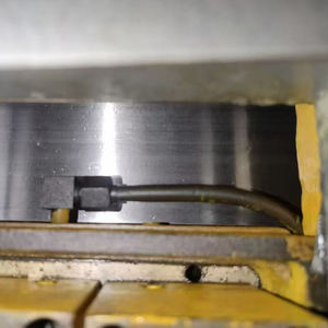 Machine à rectifier cylindrique d'occasion MM1350, rectifieuse externe robuste pour le traitement des arbres métalliques - Product Image 4