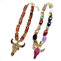 Collier créatif à perles colorées, collier en acrylique épais avec pendentif tête de taureau, collier attrayant pour femmes