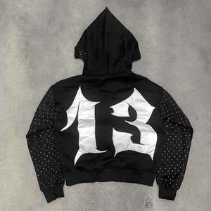 Ropa de calle personalizada French Terry Full up Rhinestones Parche desgastado Bordado Recortado Raw Hem Curved Hoodies Hombres - Product Image 4