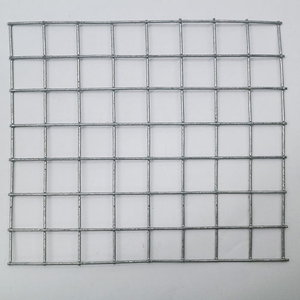 Rouleau de grillage soudé galvanisé en acier inoxydable à mailles carrées pour clôture, enclos pour chiens, protection des légumes et des plantes, et filetage avicole - Product Image 6