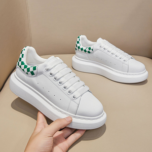 Zapatillas blancas unisex de alta calidad informales de moda de diseñador multicolor - Product Image 2