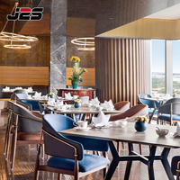 Projet de mobilier de restaurant haut de gamme J2S : Tables et chaises modernes en bois sur mesure pour hôtels, salons et cafétérias