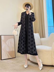 Abrigo plisado para mujer-Gabardina elegante estampada de moda de talla grande al por mayor-Se aceptan pedidos personalizados - Product Image 4