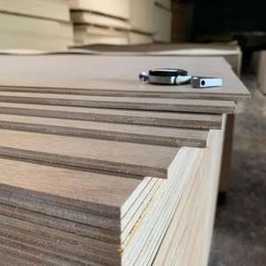 Ventes directes d'usine contreplaqué commercial 2.7mm-18mm Bintangor/Okoume/contreplaqué <span class=keywords><strong>de</strong></span> placage <span class=keywords><strong>de</strong></span> <span class=keywords><strong>bois</strong></span> <span class=keywords><strong>de</strong></span> pin pour une utilisation en extérieur E1 - Product Image 5