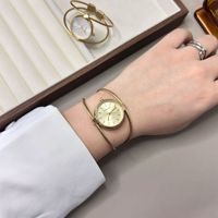 Montre bracelet chic urbaine moderne pour femme, bracelet torsadé tendance, cadran noir champagne, 5 couleurs, style influenceur